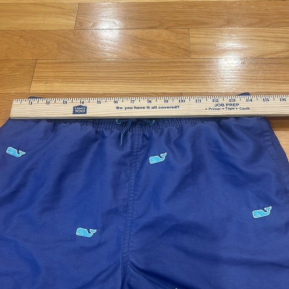Vineyard vine boys swim trunks size large (16) . - Picture 9 of 9